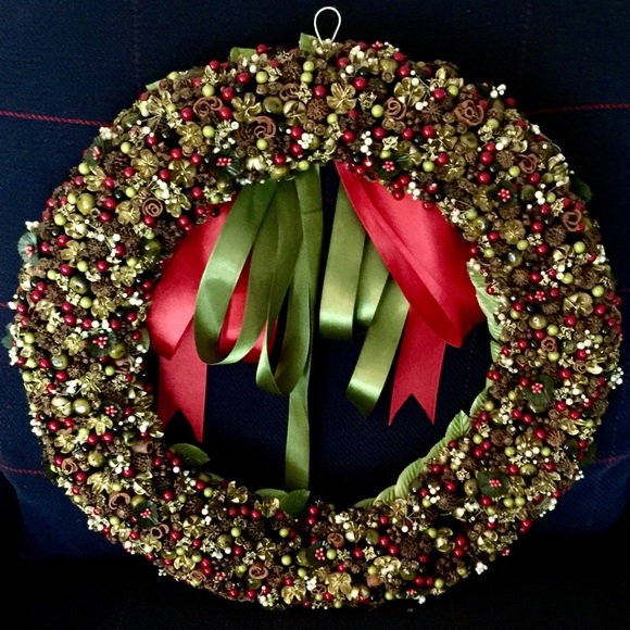 MacKenzie - Childs 𝐼𝑑𝑎 𝑆𝑐𝘩𝑙𝑜𝑠𝑠𝑏𝑒𝑟𝑔 Berry & Cone Wreath - Picture 3 of 9